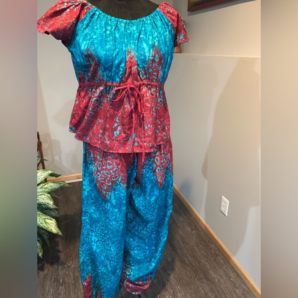 Elegant Blue and Red Women's Pant Set

G1 0226